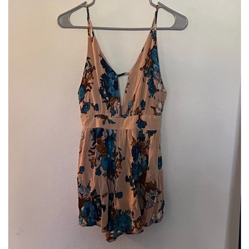 Coveted Clothing Woman’s Floral Romper - Picture 1 of 11